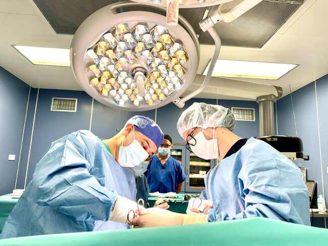 7 ултрамодерни операционни зали и във ВМА-Варна