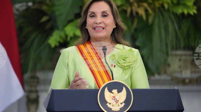 Президентката на Перу одобри закон за амнистия на участвалите във военния конфликт в страната между 1980 г. и 2000 г.