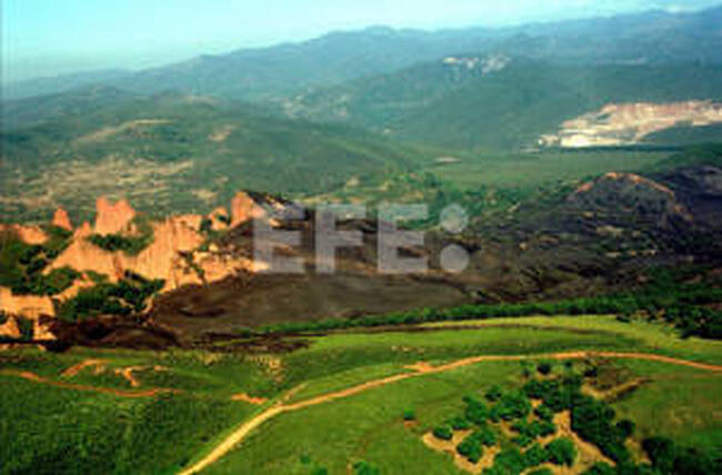 ЕФЕ: Пожарите в Испания достигнаха Лас Медулас, обект на световното наследство на ЮНЕСКО 