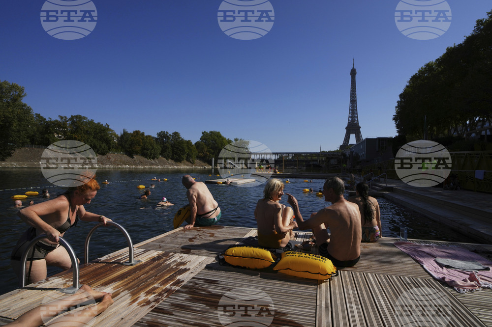APTOPIX France Seine Swimming