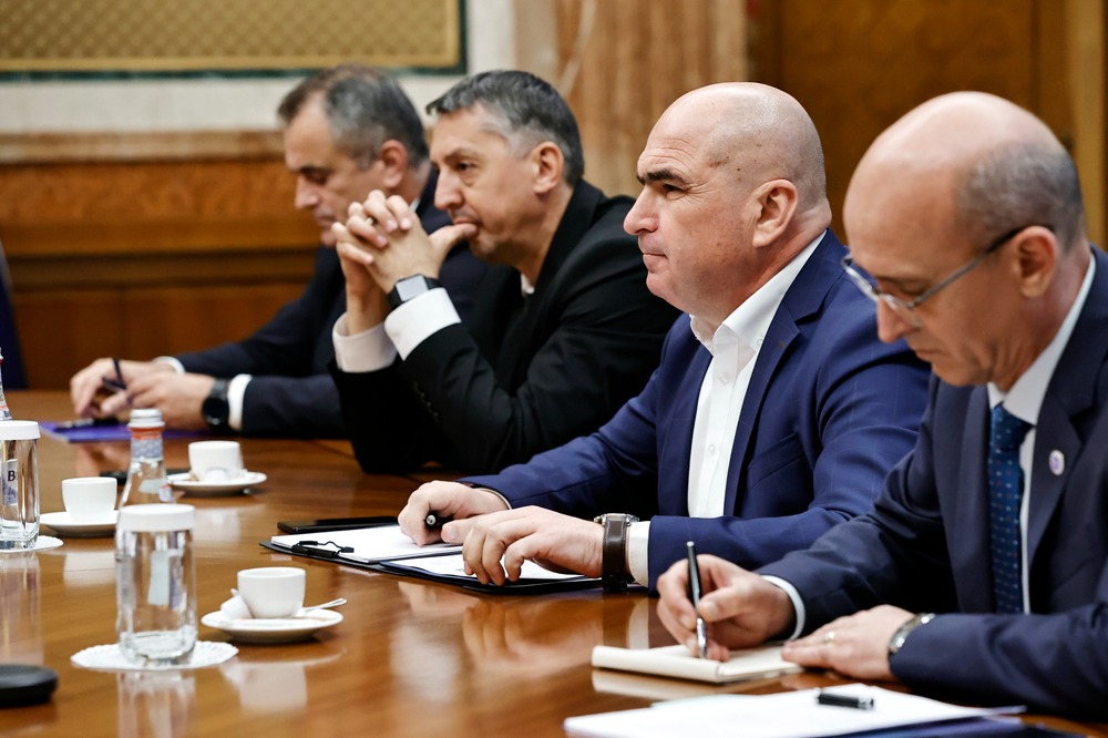 Румънският премиер Илие Боложан се срещна със синдикатите в образованието, но двете страни не се договориха; протестите продължават