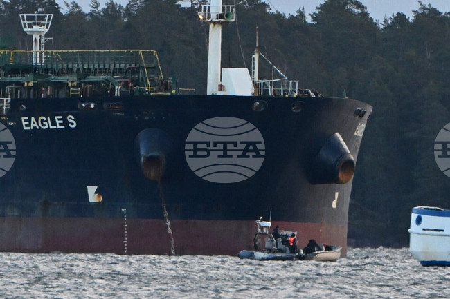 Финландия повдигна обвинения срещу трима души от командния състав на свързван с Русия кораб, който повреди подводни кабели 