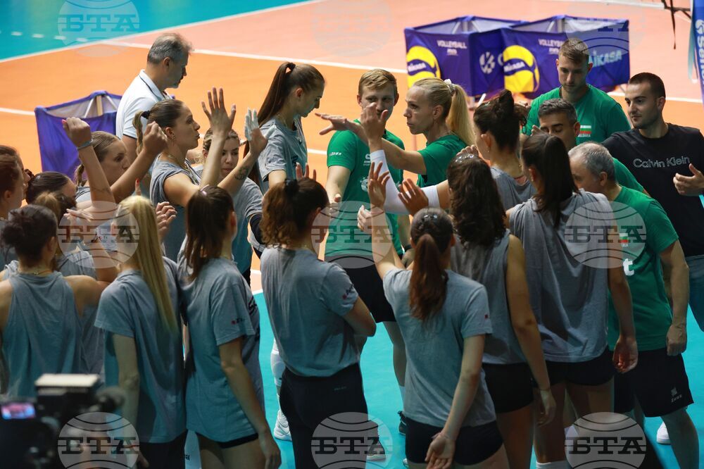 Националният отбор по волейбол за жени отпътува за участие на приятелски турнир в Китай