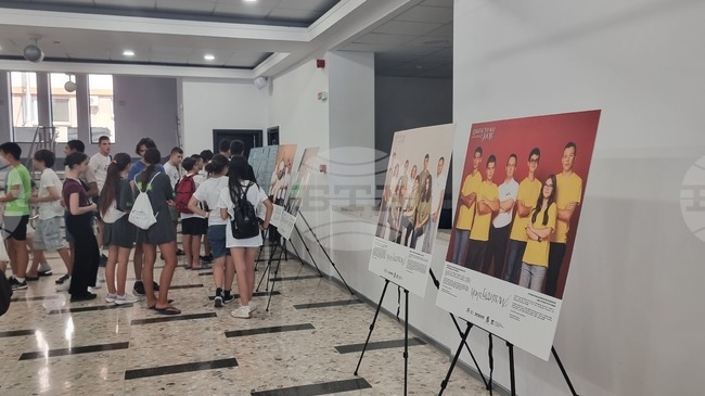 В Плевен е представена фото изложба на български ученици, спечелили медали от олимпиади по природни науки 