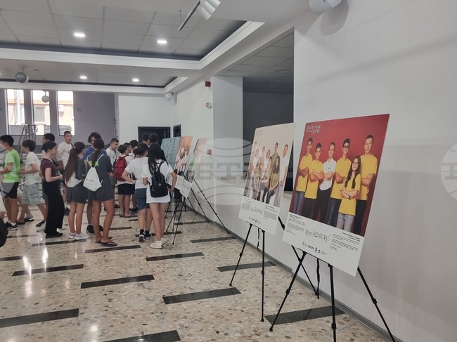 В Плевен е представена фото изложба на български ученици, спечелили медали от олимпиади по природни науки 