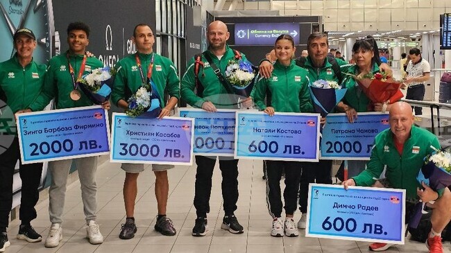 Посрещнаха с цветя и чекове най-добрите млади атлети от Европейското първенство в Тампере