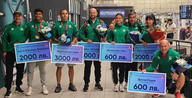 Посрещнаха с цветя и чекове най-добрите млади атлети от Европейското първенство в Тампере