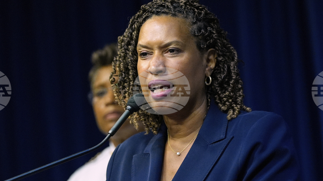 Кметът Боузър дава пресконференция след като Тръмп обяви плана си да направи Вашингтон по-безопасен