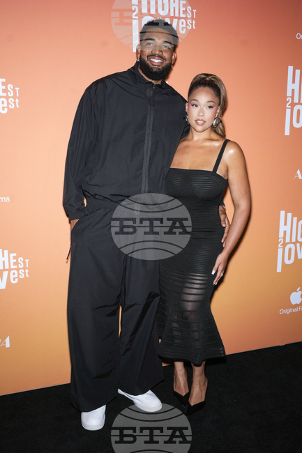 Звездата на Ню Йорк Никс Карл-Антъни Таунс и инфлуенсърката Джордин Уудс се сгодиха