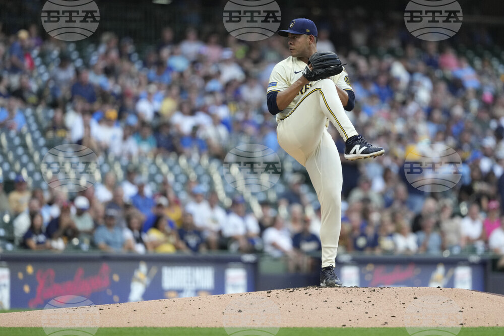 Pirates Brewers Baseball
