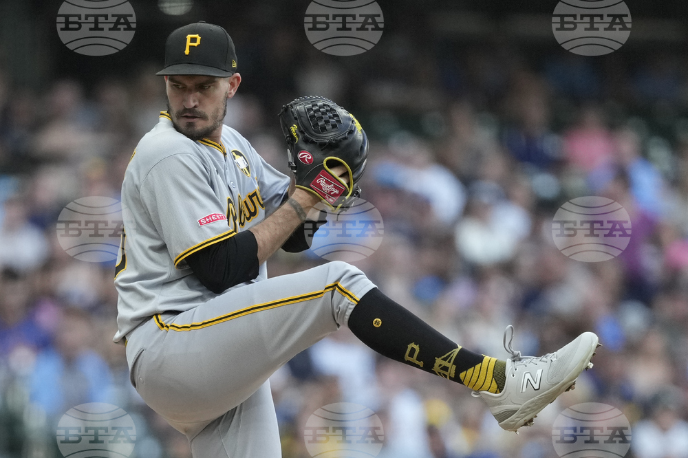 Pirates Brewers Baseball