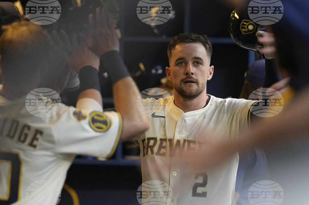 Pirates Brewers Baseball