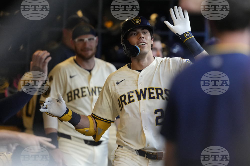 Pirates Brewers Baseball