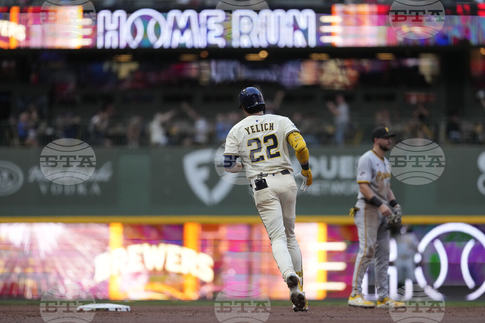 Pirates Brewers Baseball