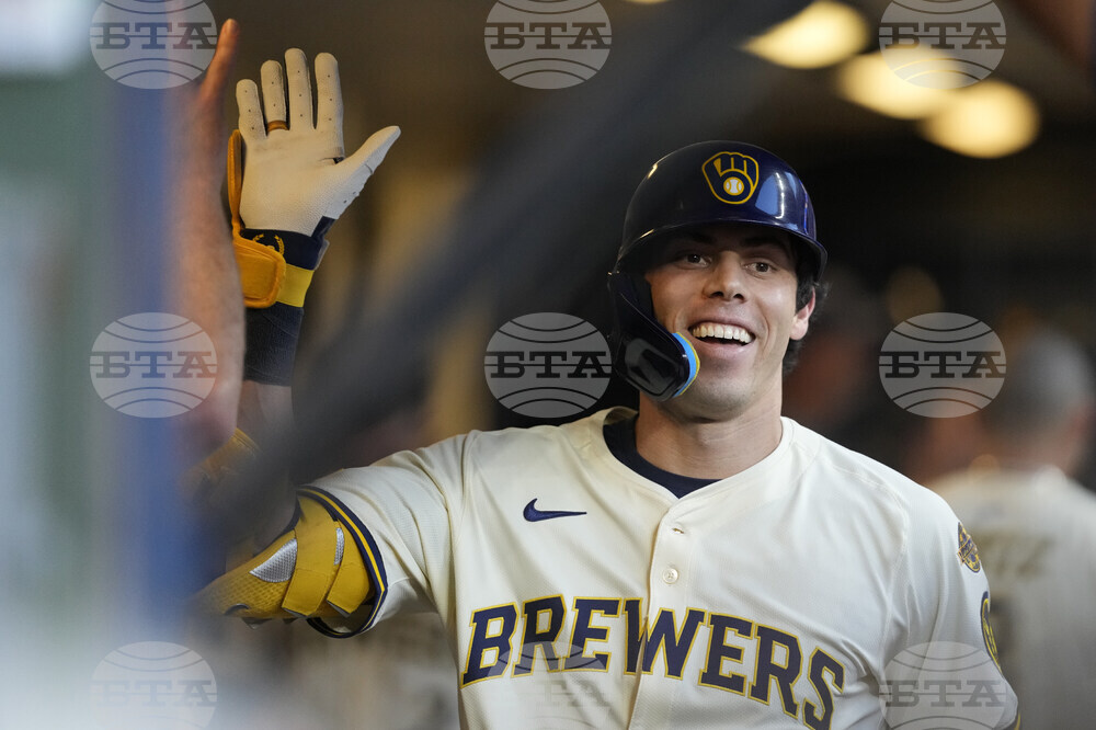 Pirates Brewers Baseball