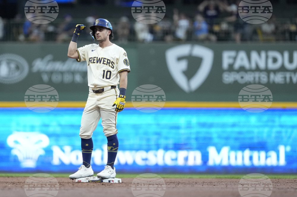 Pirates Brewers Baseball