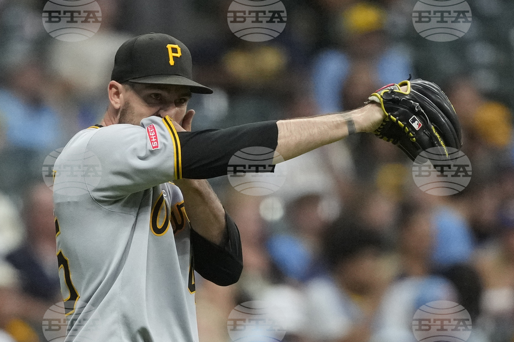 Pirates Brewers Baseball