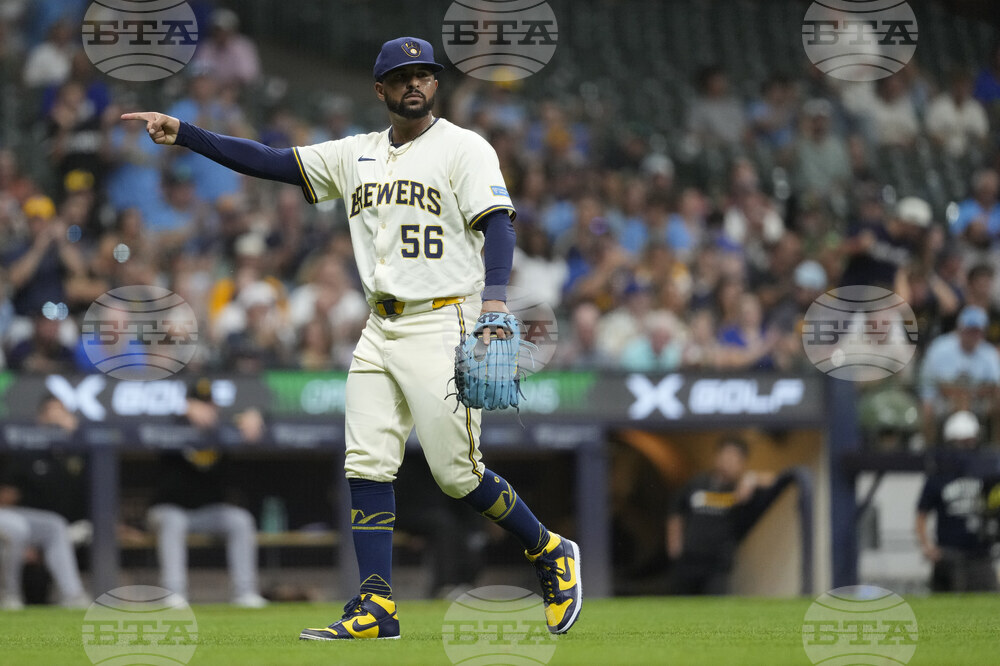 Pirates Brewers Baseball