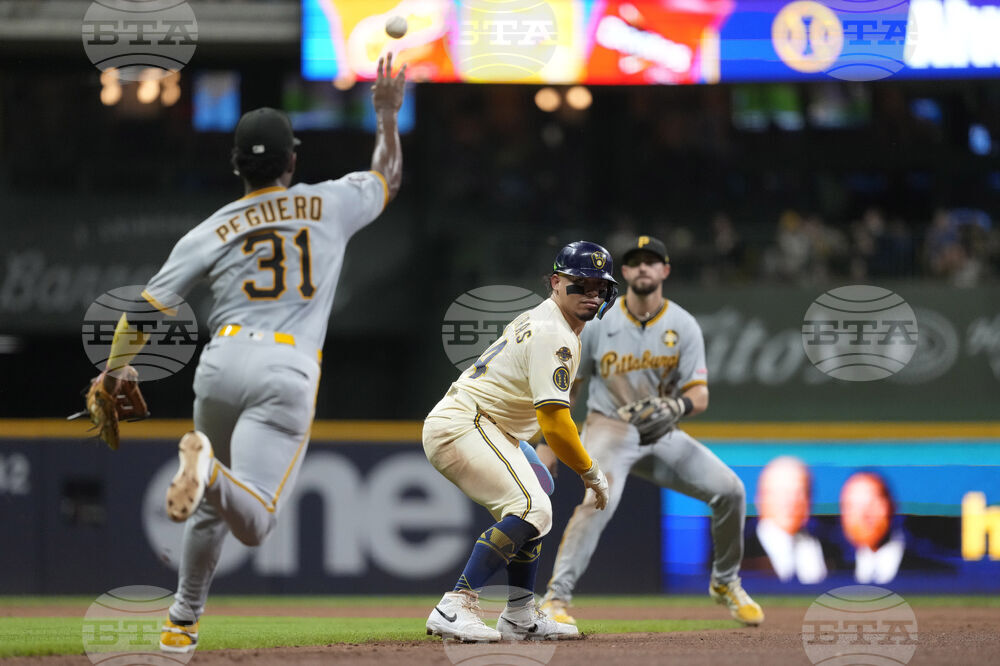 Pirates Brewers Baseball