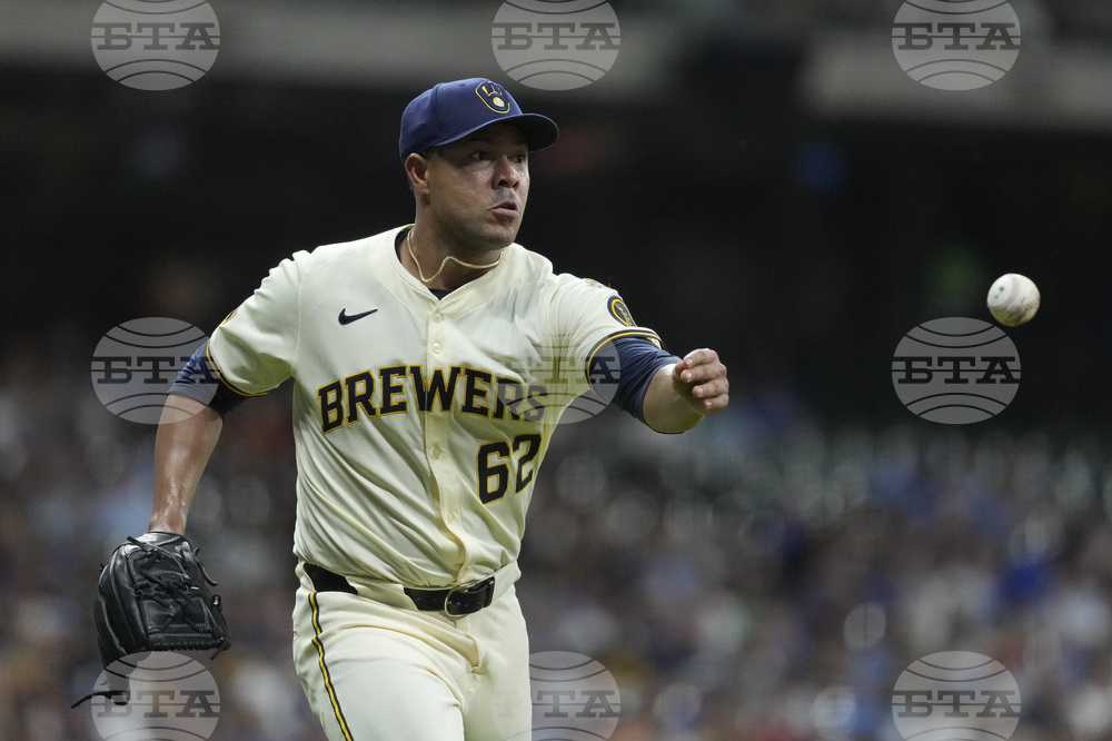 Pirates Brewers Baseball