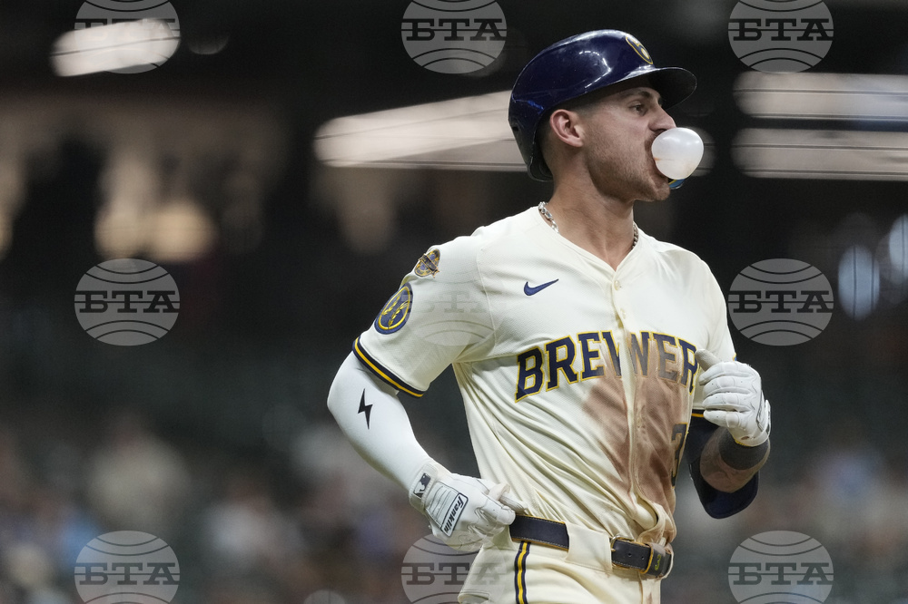 Pirates Brewers Baseball