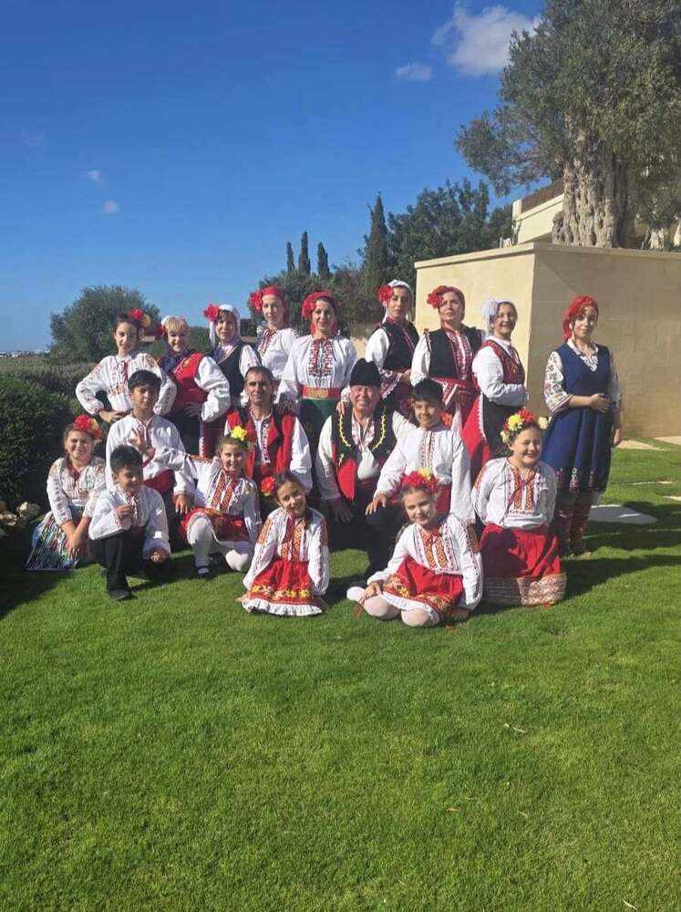 Конкурс „Българското хоро на неочаквани места!“ обяви Групата за народни танци „Хороводна китка“ от Пафос