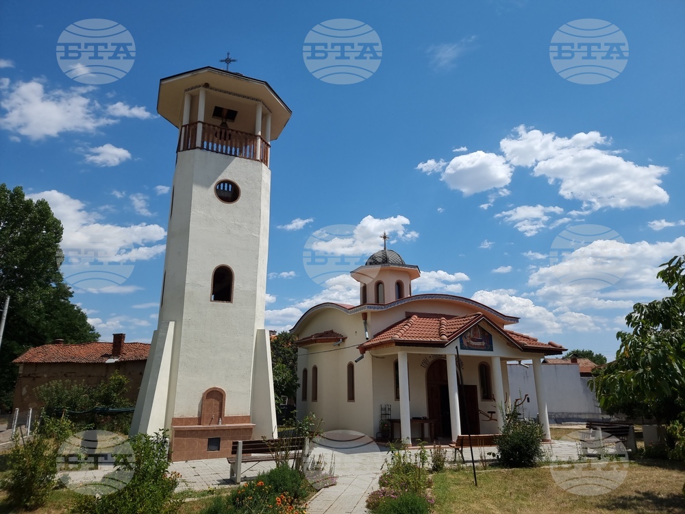 Нови чифлик - стенописи - храм - празник