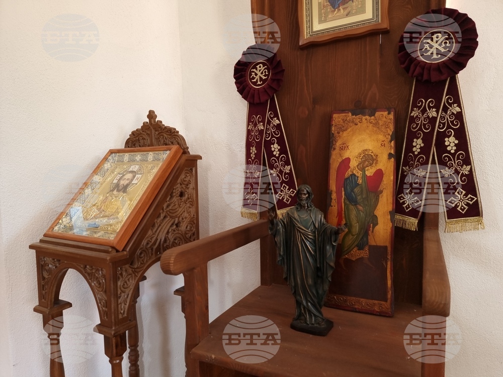 Нови чифлик - стенописи - храм - празник