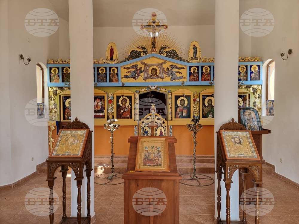 Нови чифлик - стенописи - храм - празник