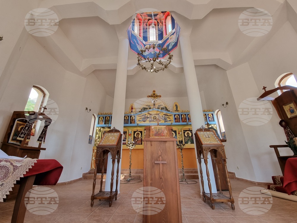 Нови чифлик - стенописи - храм - празник