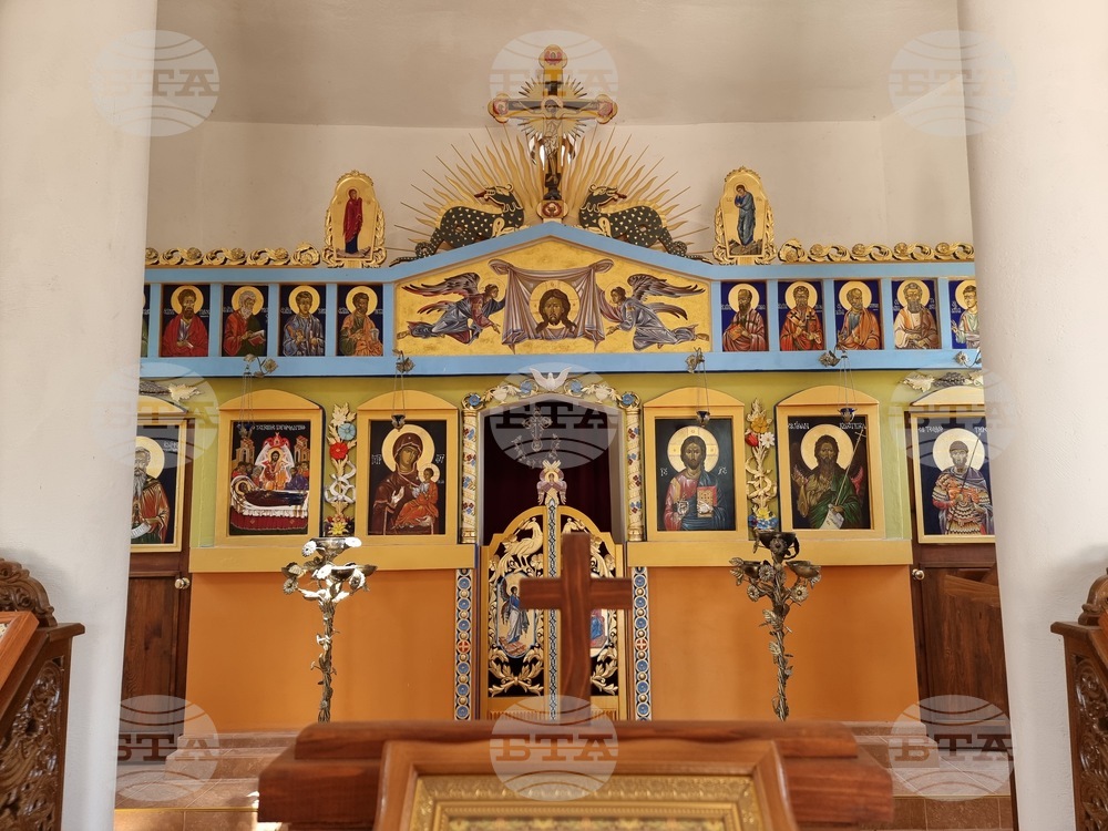 Нови чифлик - стенописи - храм - празник