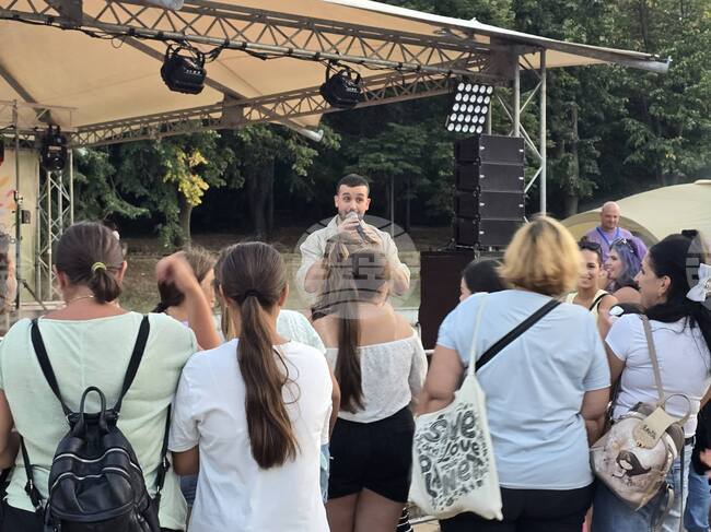 С концерт на Вениамин и "Трибуна на младите" бе отбелязан Международният ден на младежта в Добрич 