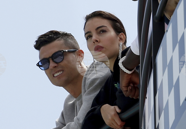 Кристиано Роналдо се сгоди за Джорджина Родригес