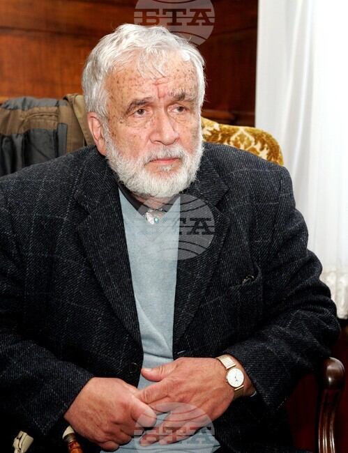 Любомир Левчев става лауреат на голямата награда "Златен венец" на фестивала "Вечери на поезията в Струга" на 22 август 2010 г. 