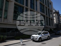 Следователи - сграда - претърсване