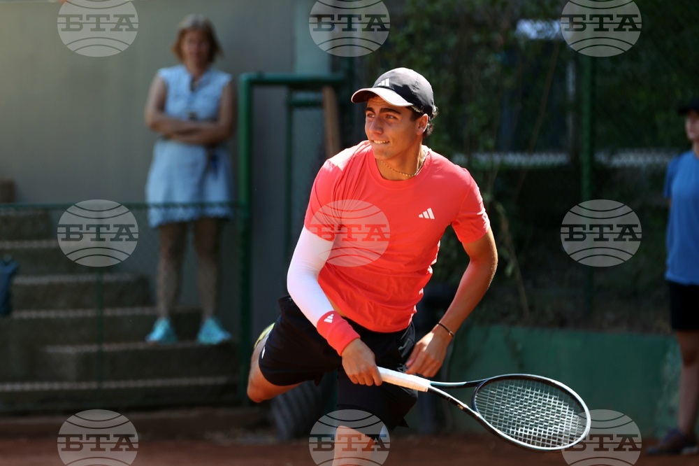 Иван Иванов отпадна в първия кръг на турнира по тенис от сериите "Чалънджър" в София