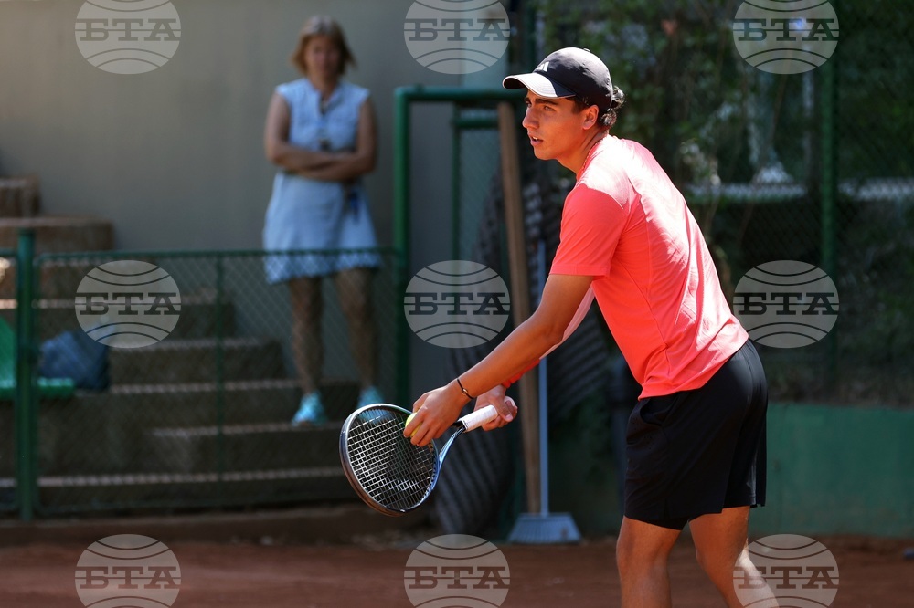 Българите Иван Иванов и Александър Василев достигнаха до мача за титлата на Откритото първенство по тенис на САЩ при юношите