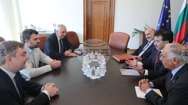 Проекти, свързани с научноизследователски разработки в областта на земеделието и леката индустрия, обсъди Георг Георгиев с възпитаници на български университети от Йордания