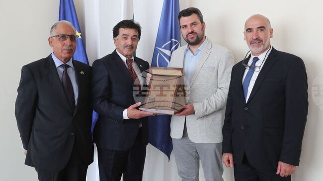 Foreign Minister Receives Delegation of Jordanian Graduates from Bulgarian Universities