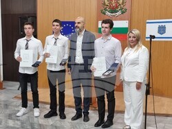 Варна - международни олимпиади и състезания - участници - награди