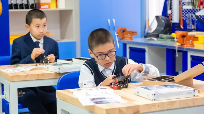 Казинформ: Казахстан ще въведе уроци по изкуствен интелект за ученици от първи до четвърти клас 