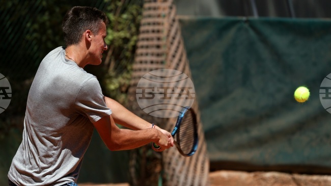 Виктор Марков претърпя загуба във финала на двойки на турнира по тенис в Мансанийо