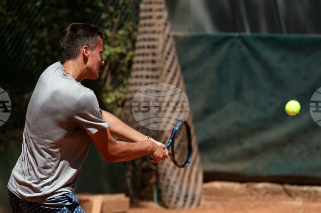 Виктор Марков претърпя загуба във финала на двойки на турнира по тенис в Мансанийо