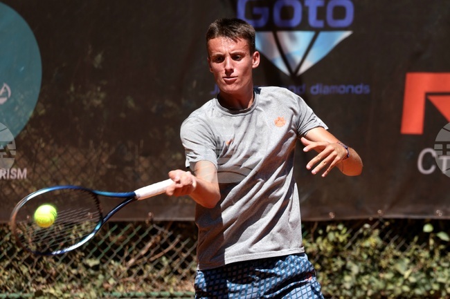 Виктор Марков достигна до четвъртфиналите на сингъл и до полуфиналите на двойки на турнир по тенис в Мексико