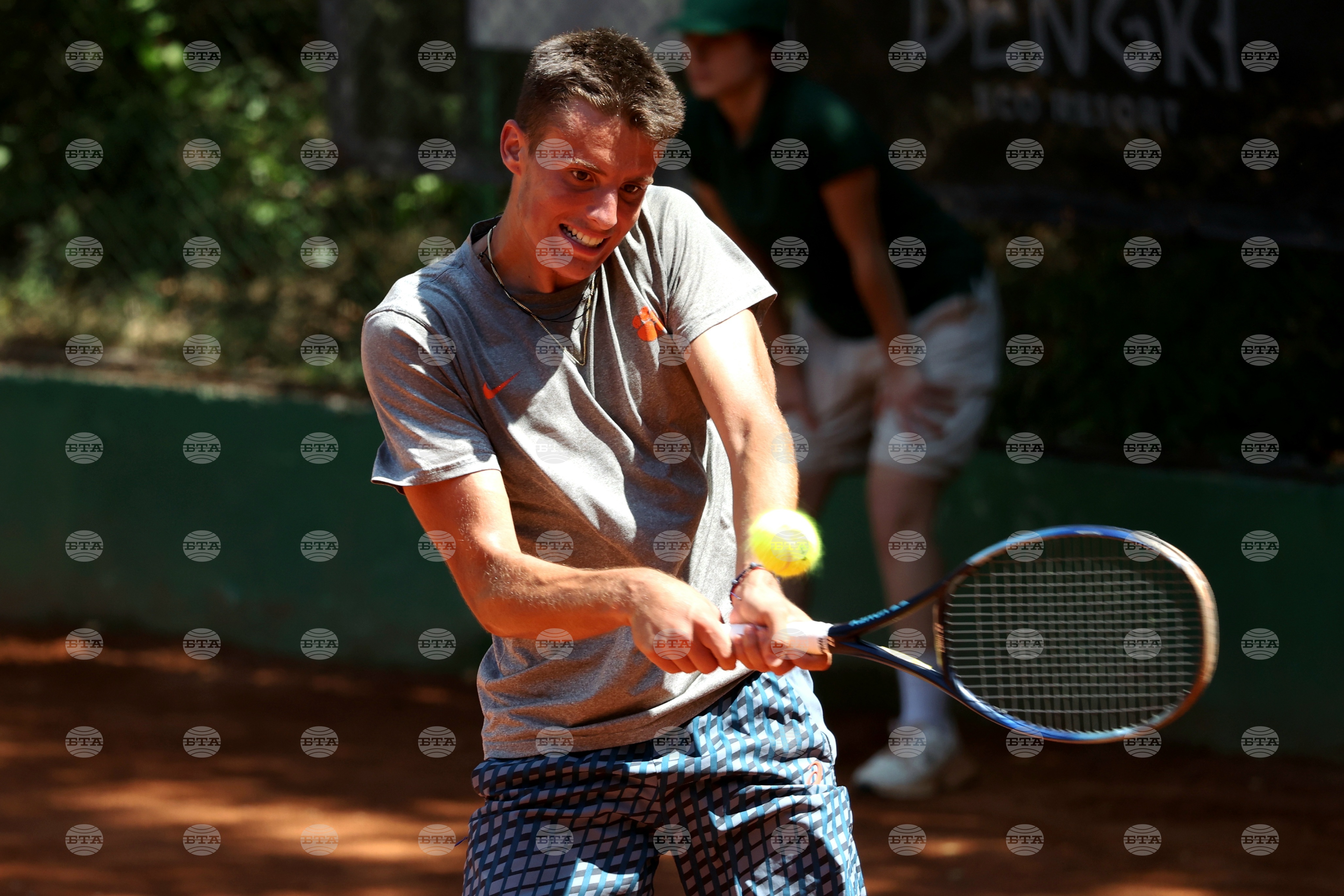 Виктор Марков загуби в първия кръг на турнира по тенис от сериите "Чалънджър" в София