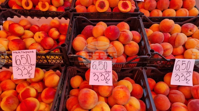 Повечето търговци във Велико Търново вече са изписали цените в лева и евро, останалите ще се възползват от гратисния период