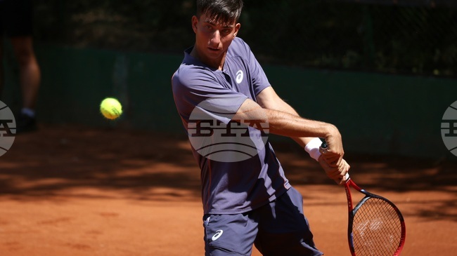 Анас Маздрашки започна с двусетова победа на турнир по тенис в Египет, Илиян Радулов отпадна на сингъл в Анталия