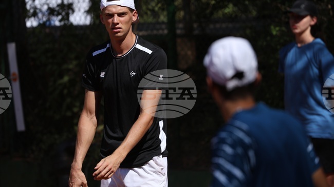 Нестеров се класира за четвъртфиналите на двойки на турнир по тенис в Бахрейн 