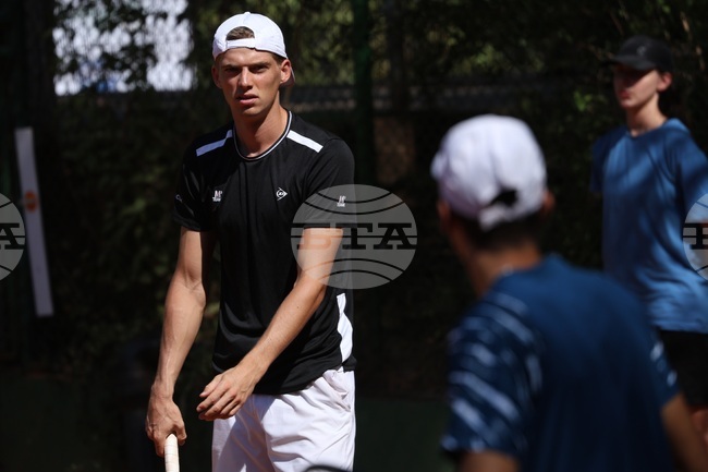 Нестеров отпадна на четвъртфиналите на двойки на турнир по тенис в Бахрейн