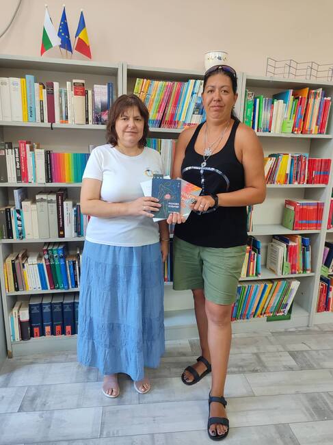 Поетесата и преводачка Димана Иванова дари свои издания на библиотеката в Русе